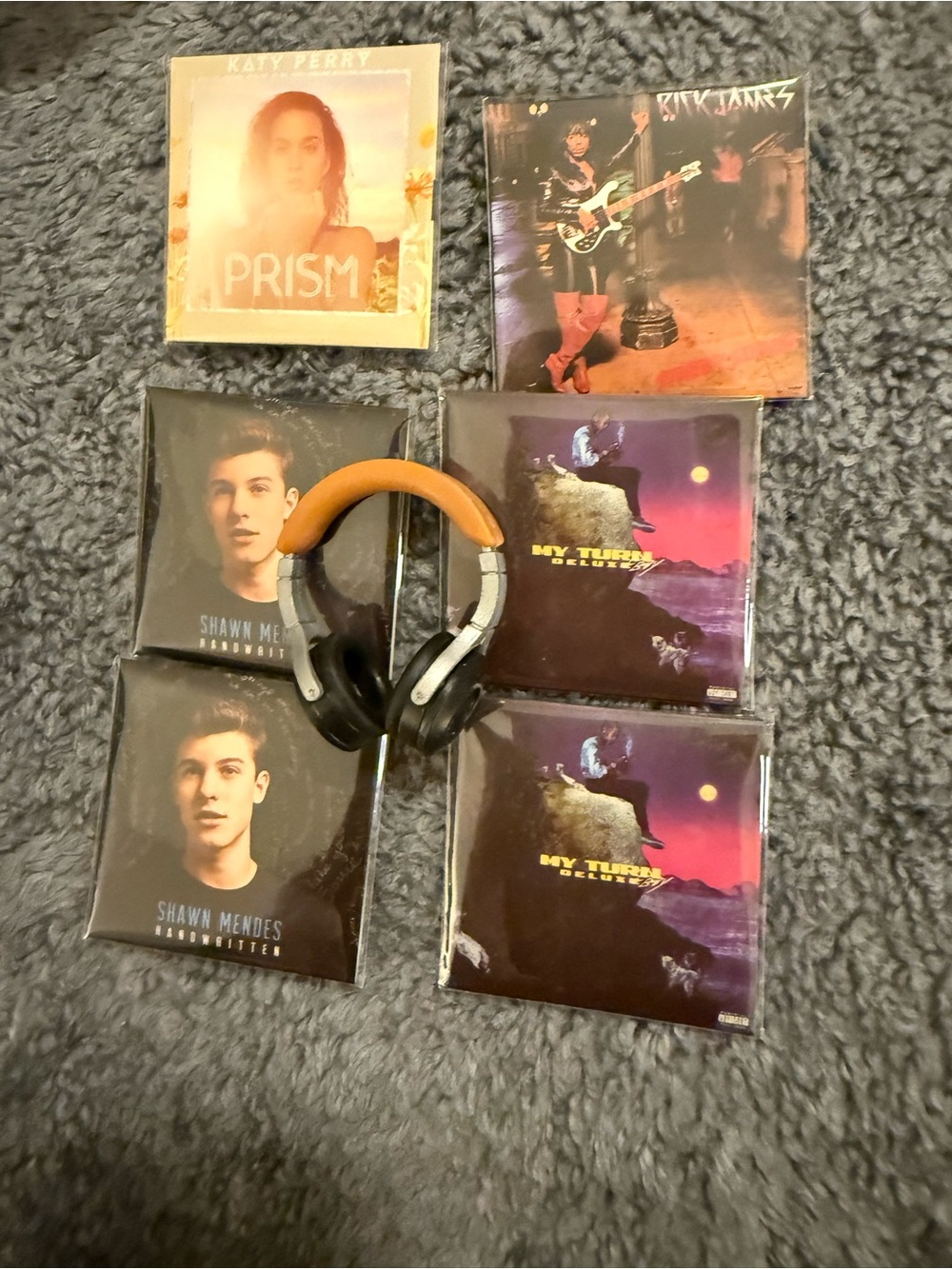 Mini Brands Vinyl Lot with Headphones